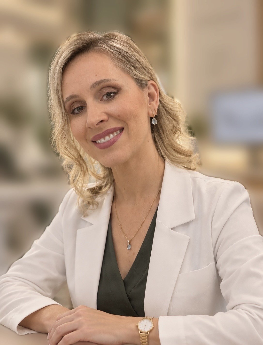 La Lda. Belén Sellés, ortodoncista, en su consulta